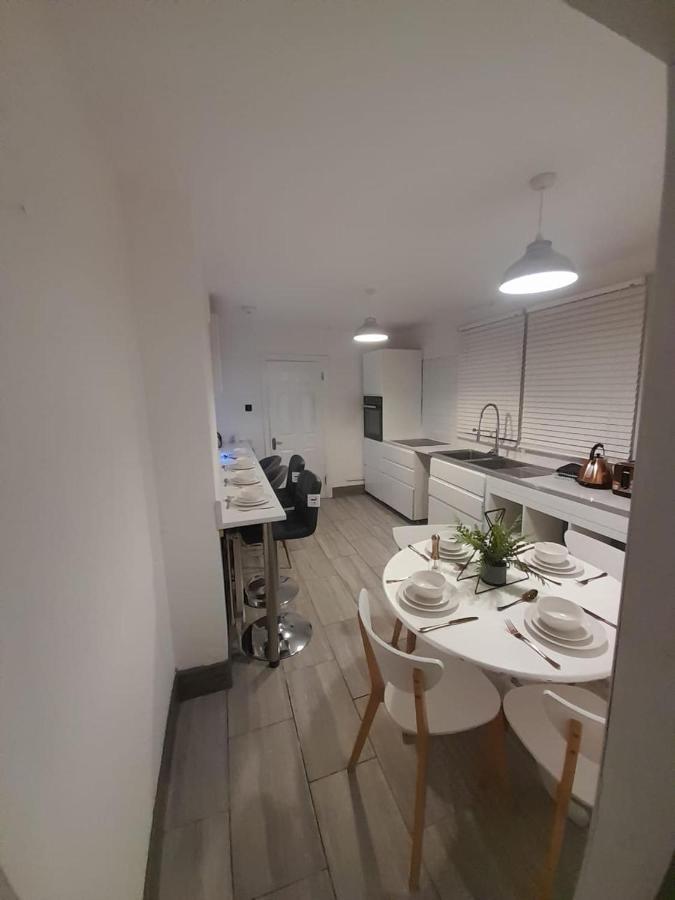 3-Bed House In London Self-Contained In Ladywell Villa Exterior foto